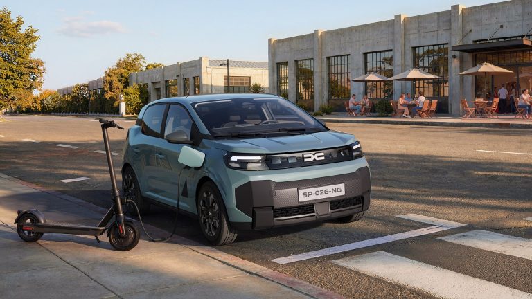 Verti vs Mutua Madrileña en terceros ampliado para coche eléctrico urbano: cuál cubre mejor el cargador doméstico y el cable Verti vs Mutua Madrileña en terceros ampliado para coche eléctrico urbano: cuál cubre mejor el cargador domést